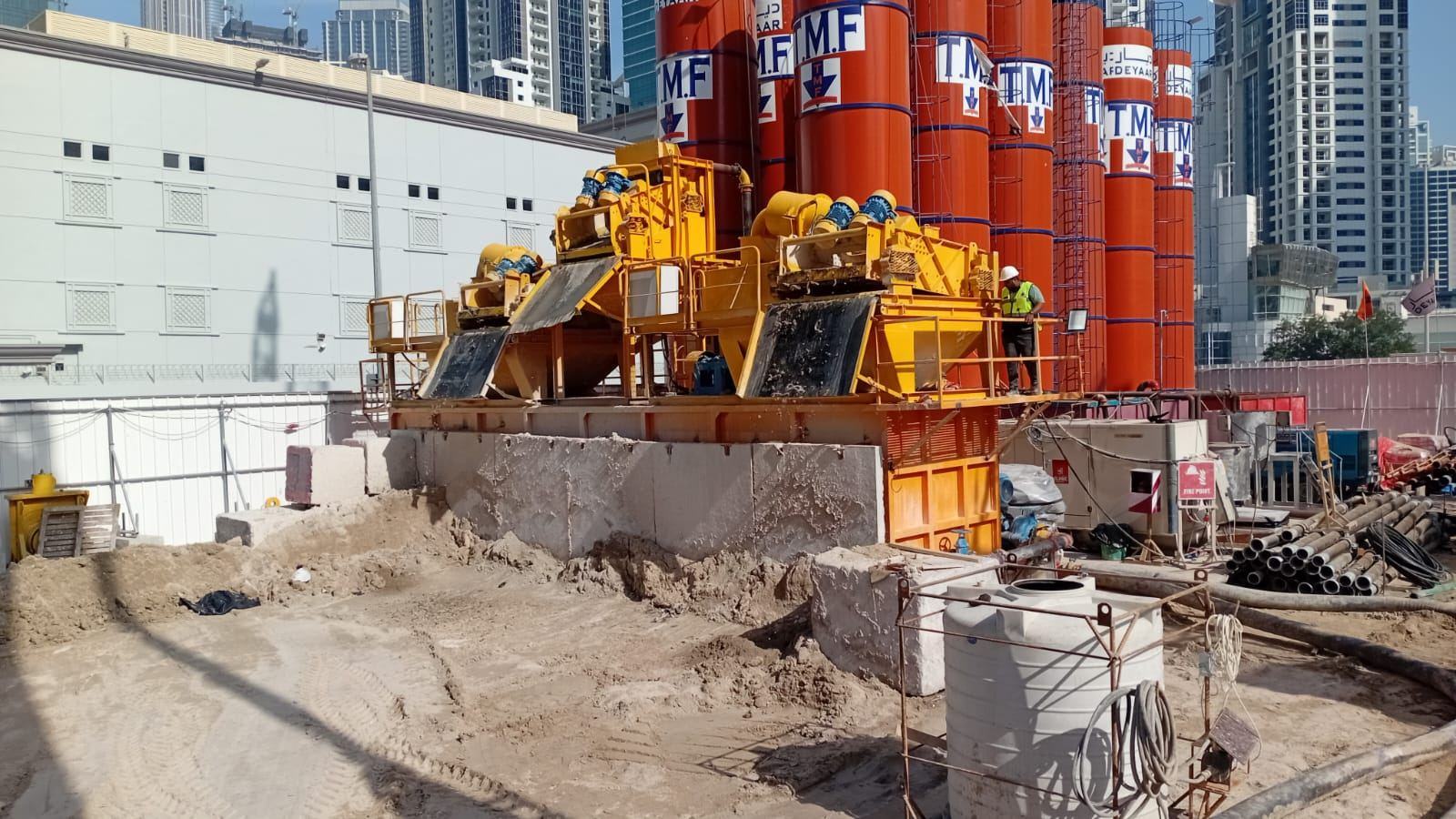 TMF desanding plant and bentonite silos